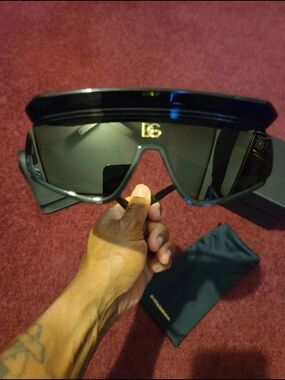 DOLCE & GABBANA Black Shield Sunglasses - Modern Full-Coverage Design
